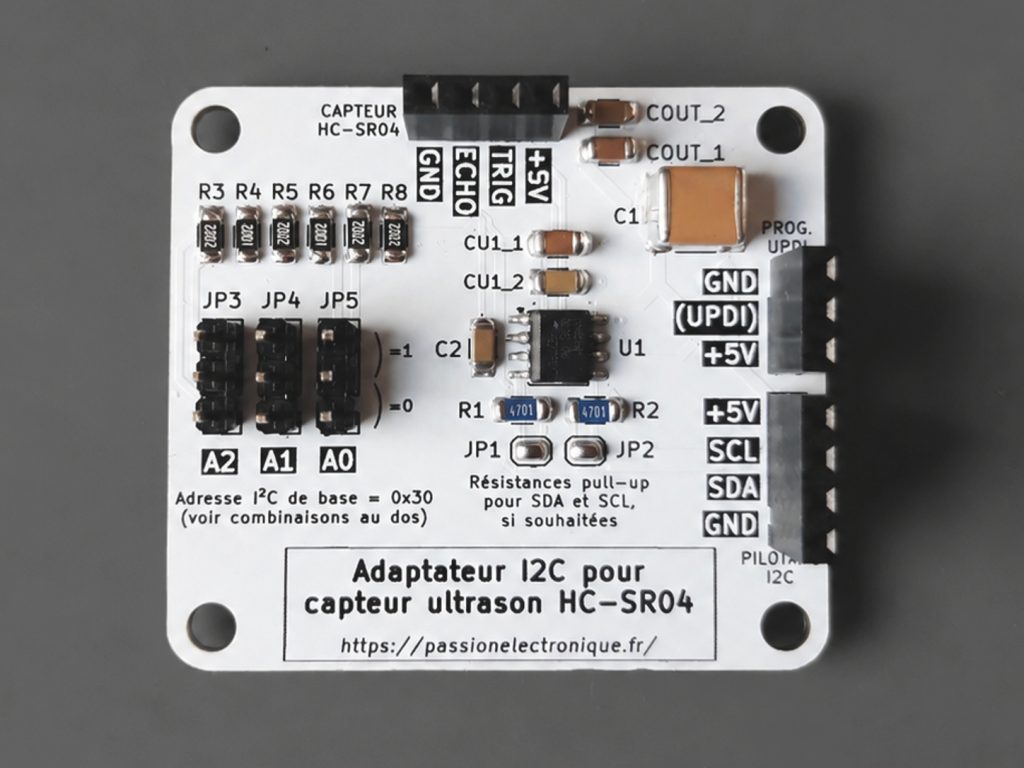 Adaptateur i2c pour module HC SR04 fonctionnant en 5V, avec lignes ECHO et TRIG gérées par microcontrôleur ATtiny412 pour mesures perpétuelles à disposition du bus I2C