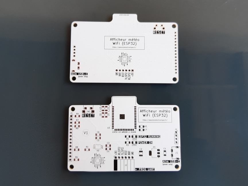 Photo PCB carte ESP32 avec excroissance dépassement antenne, pour transmissions radio sans perturbation de l'écran TFT qui sera fixé par dessus du SoC ESP32S3