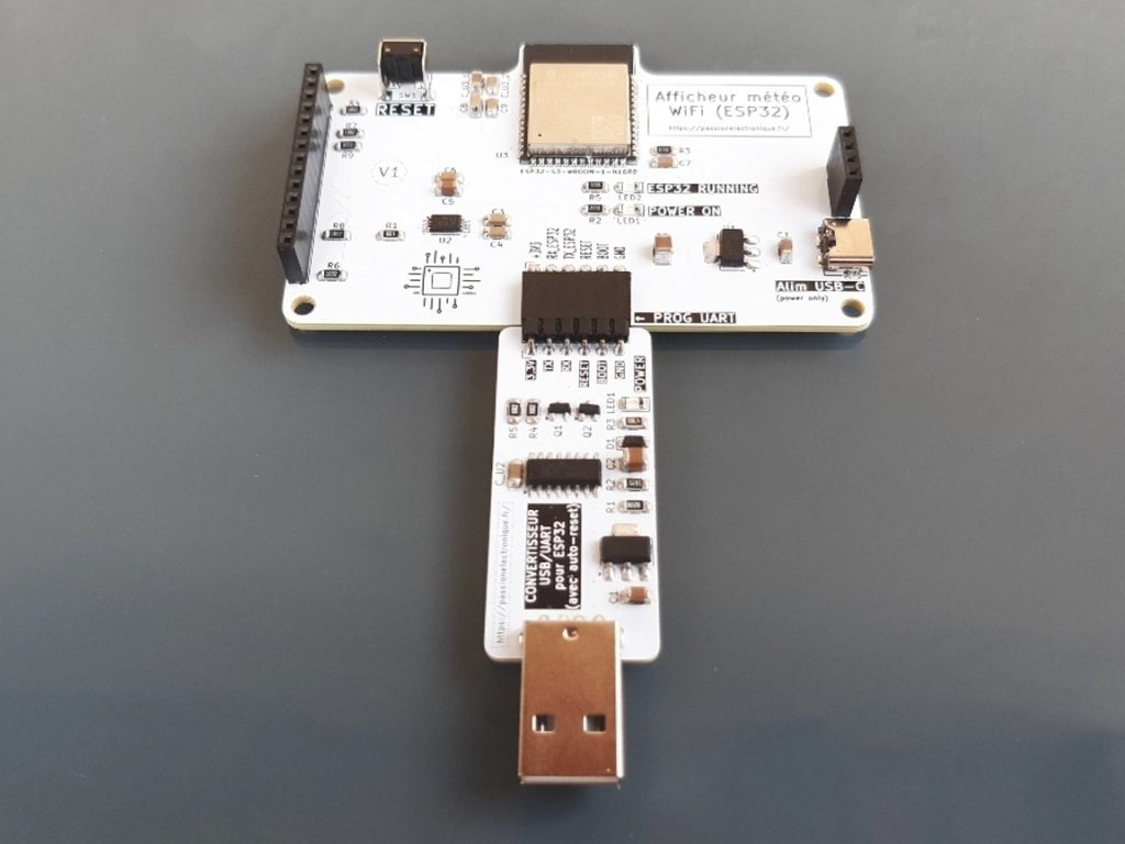 Programmateur USB UART pour carte ESP32, utilisation d'un adaptateur enfichage sur pin header/socket pour programmation microcontrôleur in situ depuis ordinateur