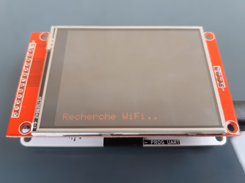 Affichage recherche wifi sur écran TFT piloté par ESP32, remontée des erreurs éventuelles de connexion sur l'afficheur au besoin, projet éducatif électronicien