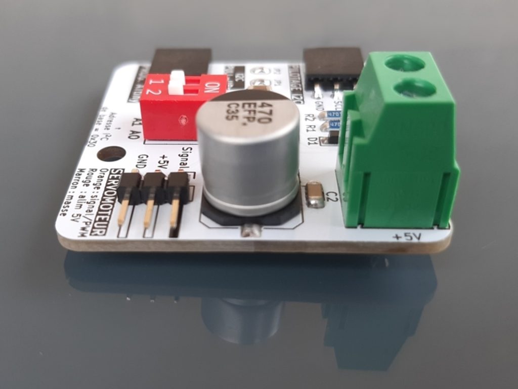 Soudage condensateur électrolytique polarisé SMD sur pcb, avec respect du contour tracé sur circuit imprimé, exemple de condo CMS de 470µF en package 10 x 10.2